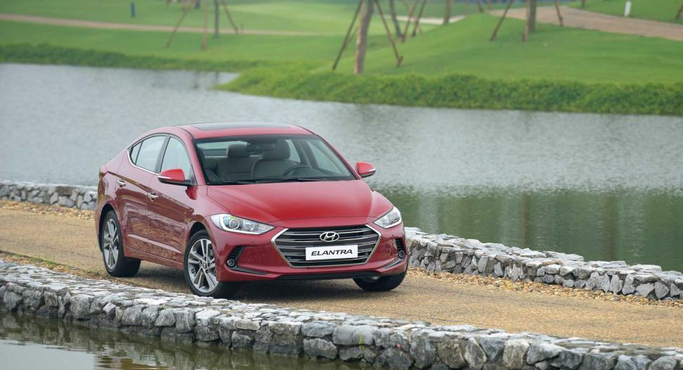 So sánh xe Chevrolet Cruze và Hyundai Elantra: Lão làng đấu với tân binh So sánh xe Chevrolet Cruze và Hyundai Elantra