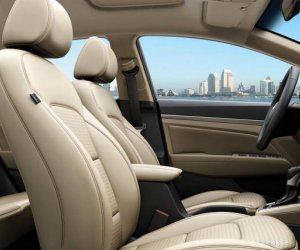 So sánh xe Chevrolet Cruze và Hyundai Elantra: Lão làng đấu với tân binh So sánh xe Chevrolet Cruze và Hyundai Elantra