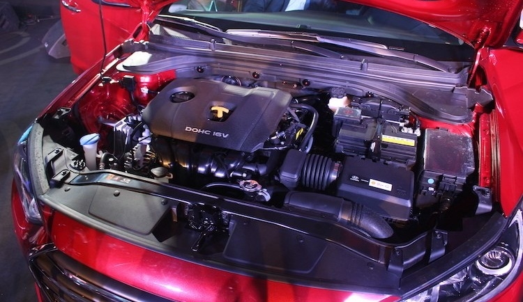 So sánh xe Chevrolet Cruze và Hyundai Elantra: Lão làng đấu với tân binh So sánh xe Chevrolet Cruze và Hyundai Elantra