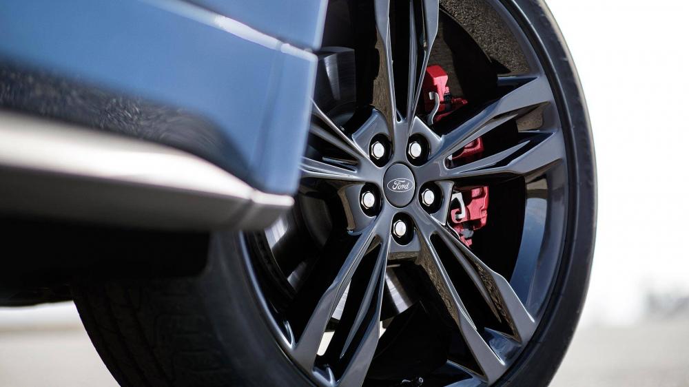 Ford Edge ST 2019 với cùm phanh màu đỏ