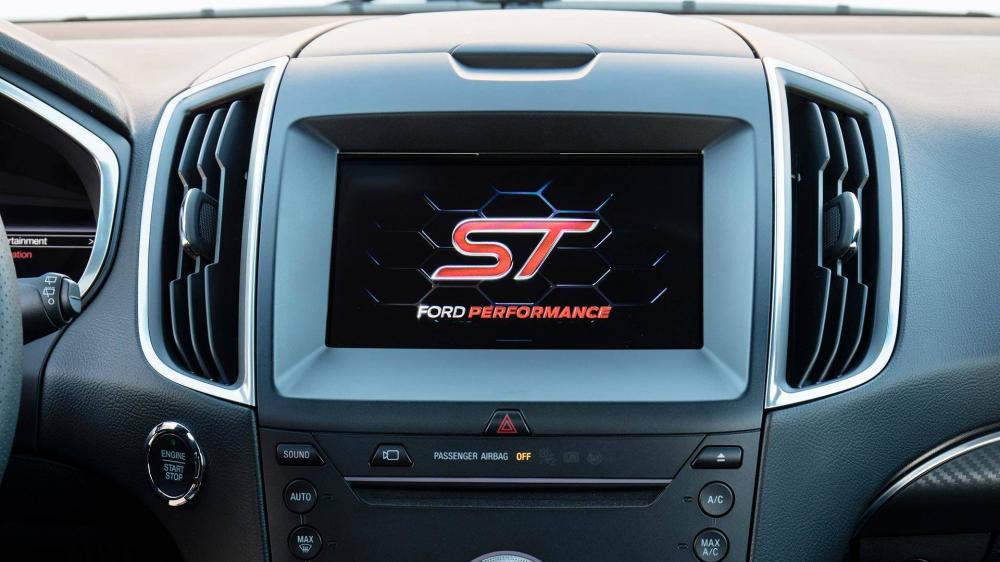 Màn hình thông tin giải trí của Ford Edge ST 2019