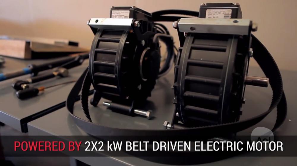 Động cơ của ô tô chuyên dụng 2x2 kW có tổng công suất 4 kW