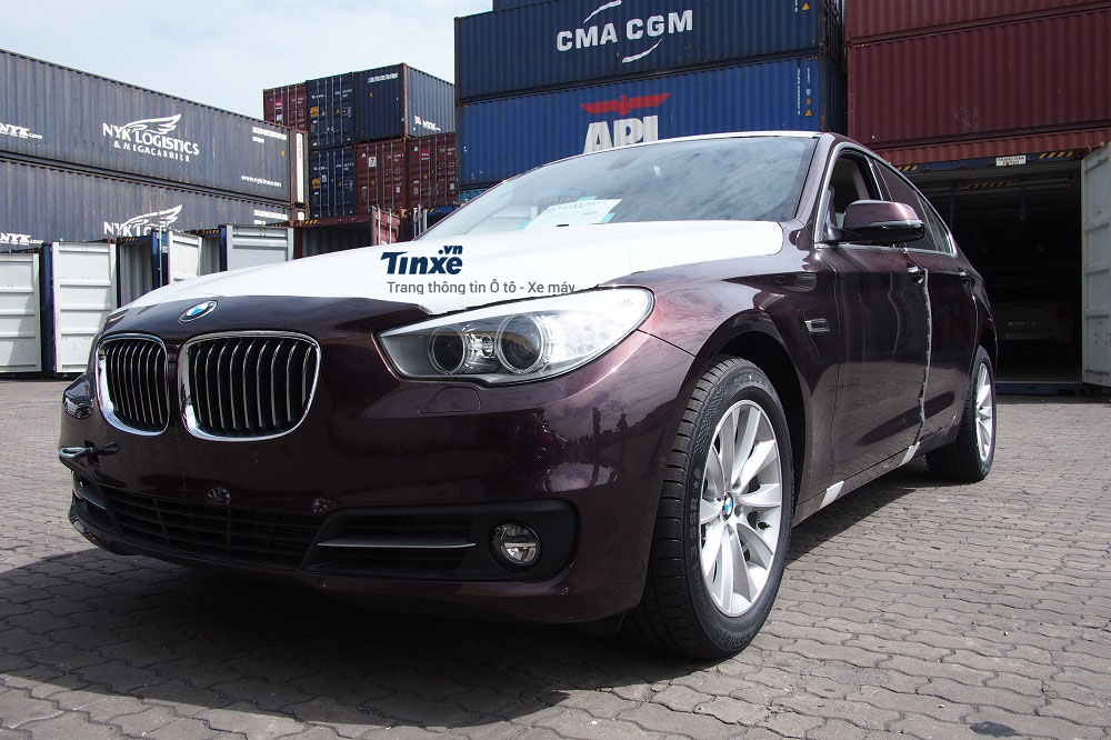BMW mới được Thaco nhập về Việt Nam Một chiếc BMW 5-Series nằm tại cảng VICT