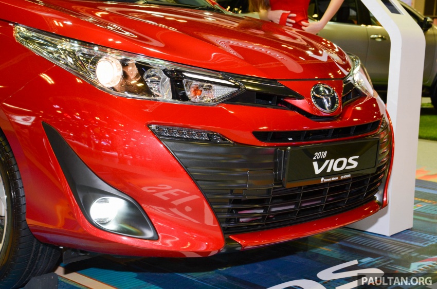 Đèn pha và lưới tản nhiệt của Toyota Vios 2018