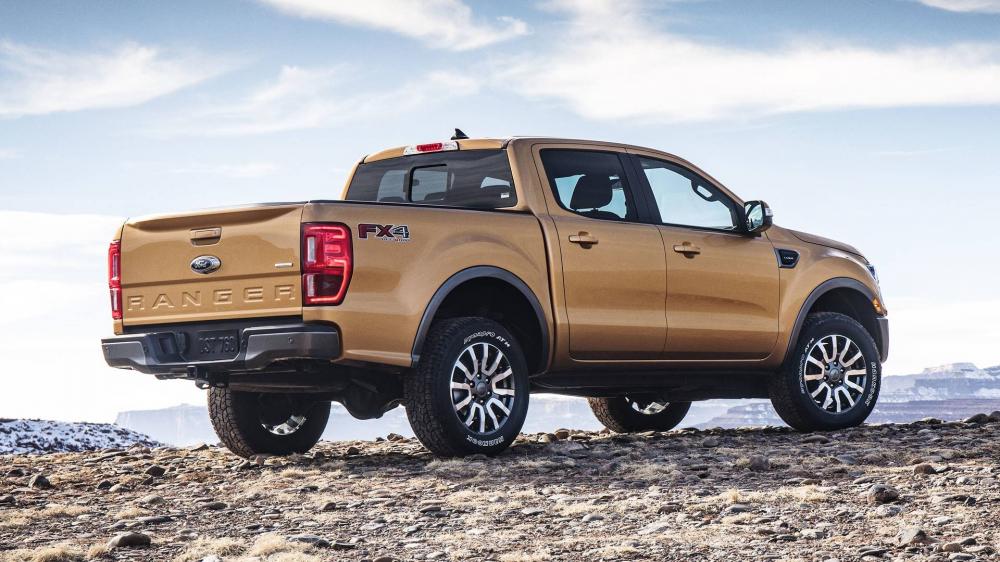 Ford Ranger 2019 nhìn bên sườn và đằng sau