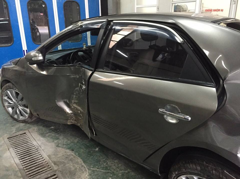 Chiếc Kia sau tai nạn Chiếc Kia sau tai nạn