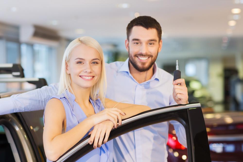 Trao đổi riêng với người đi cùng khi mua xe hơi  Mua xe hơi
