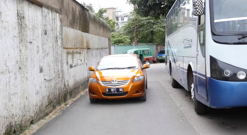 Toyota Vios 2 đầu ra đường