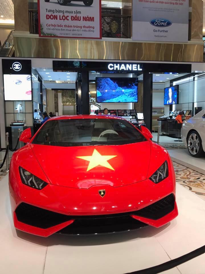 Cổ vũ cho U23 Việt Nam, siêu xe Lamborghini Huracan màu đỏ độc nhất Việt  Nam dán đề-can cờ đỏ sao vàng - Xebiz.vn