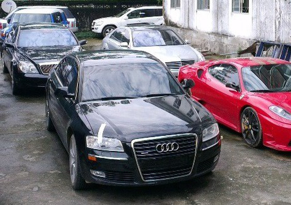 Nhóm nhập lậu xe sang sa lưới