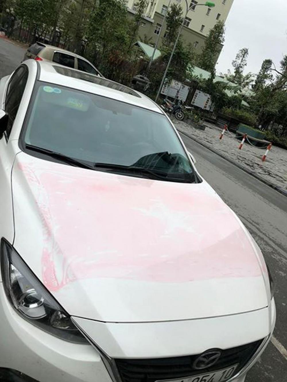 Bóc decal cổ động U23 Việt Nam sai cách, chủ xe mất tiền triệu để sơn lại