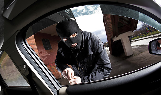 Chủ xe ô tô nên làm gì khi nạn cướp giật hoành hành?