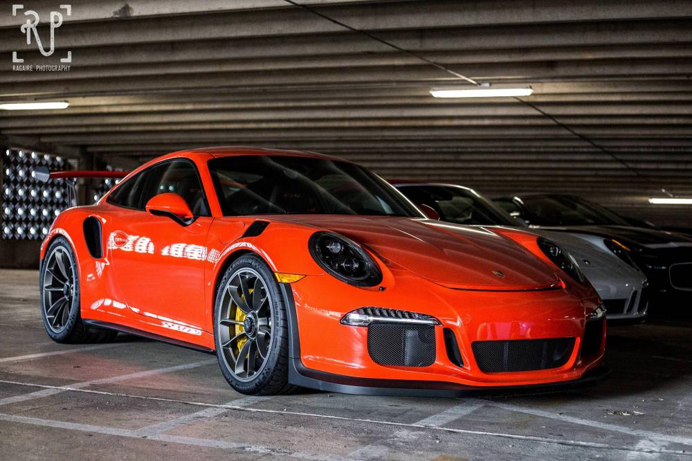 Bộ sưu tập xe phủ bụi