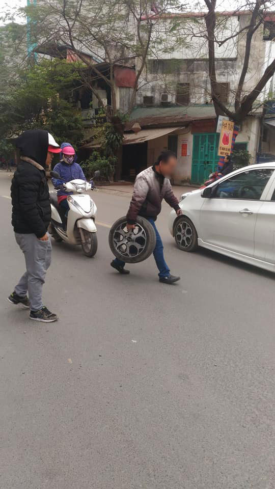 Kia Morning rụng bánh