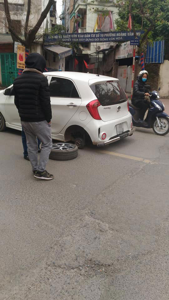 Kia Morning rụng bánh