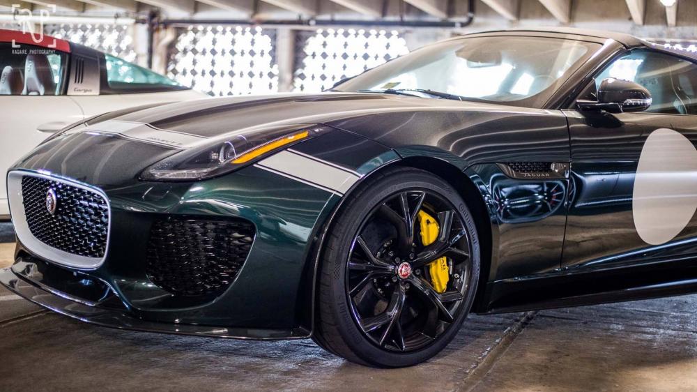 Bộ sưu tập xe phủ bụi