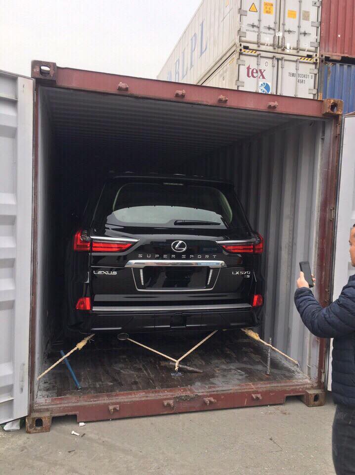 Lexus LX570 Super Sport 2018 tại Việt Nam