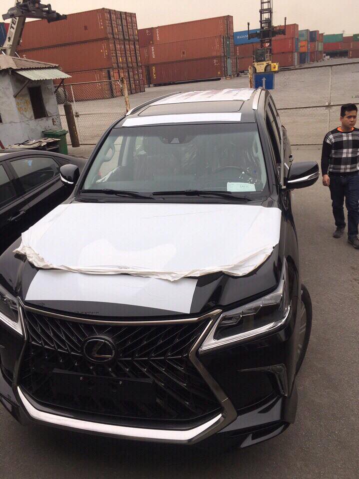 Lexus LX570 Super Sport 2018 tại Việt Nam