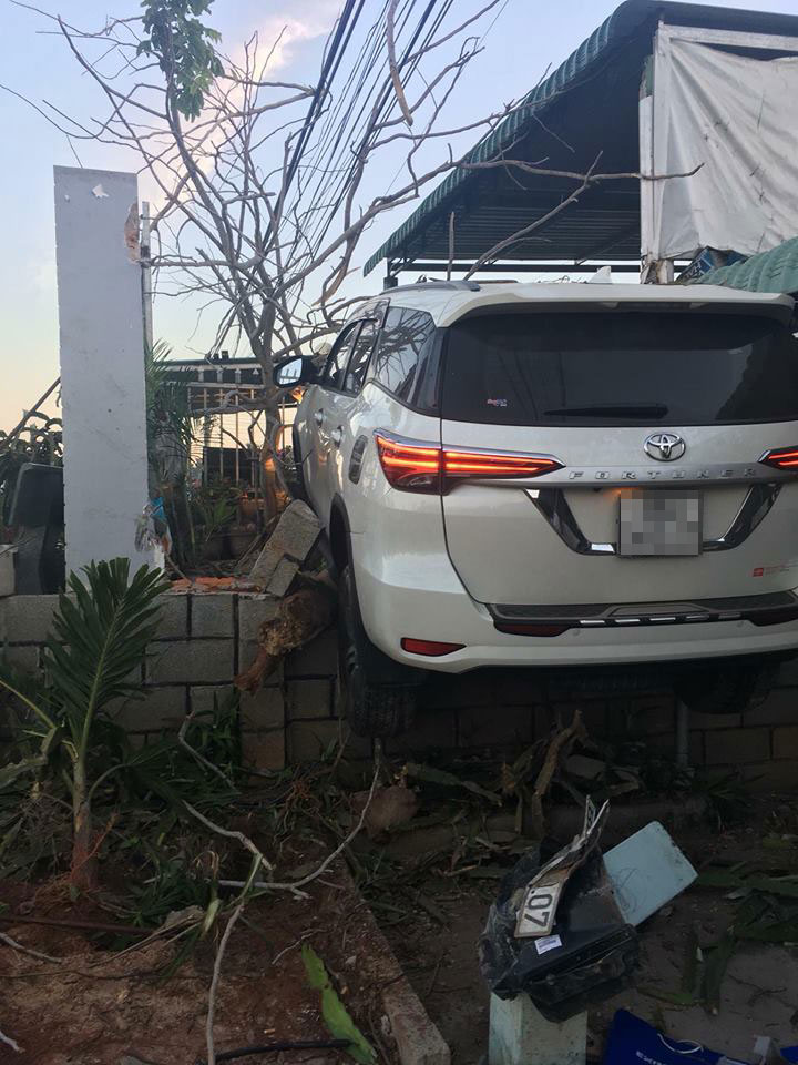 Tai nạn Toyota Fortuner Tai nạn Toyota Fortuner