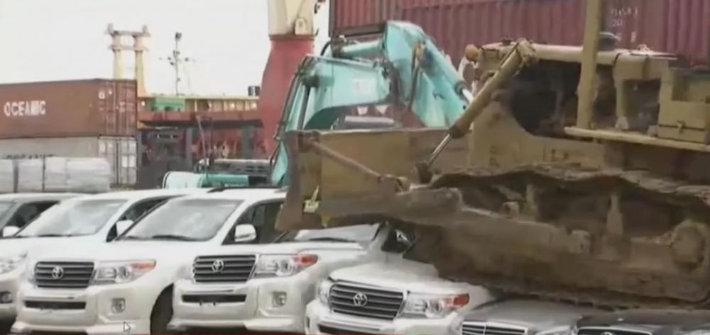 Nghiền nát xe sang nhập lậu, lời tuyên chiến của tổng thống Philippines
