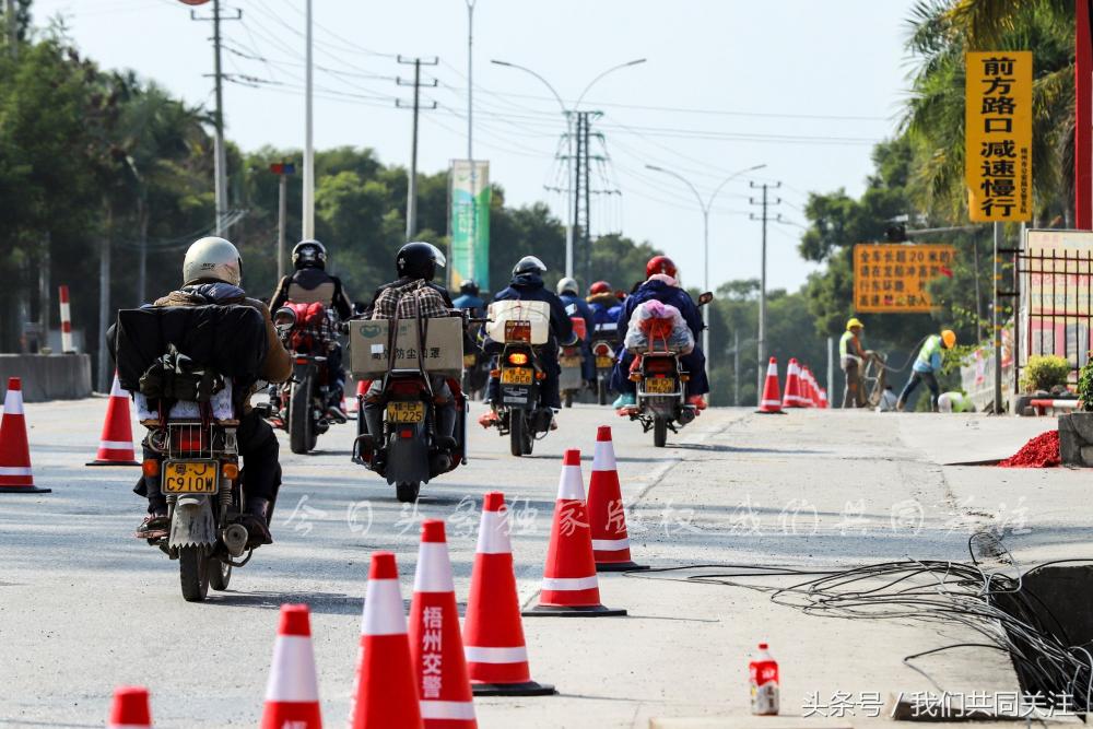 Dàn mô tô xuất hiện trên đường Xuân Vận ở Trung Quốc Dàn mô tô xuất hiện trên đường Xuân Vận ở Trung Quốc