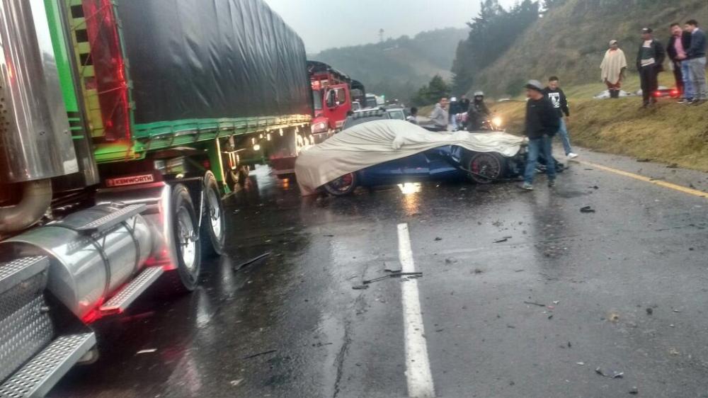 Loạt xe sang biến dạng sau tai nạn nghiêm trọng