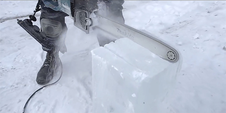 Mercedes-Benz G-Class bằng băng tuyết