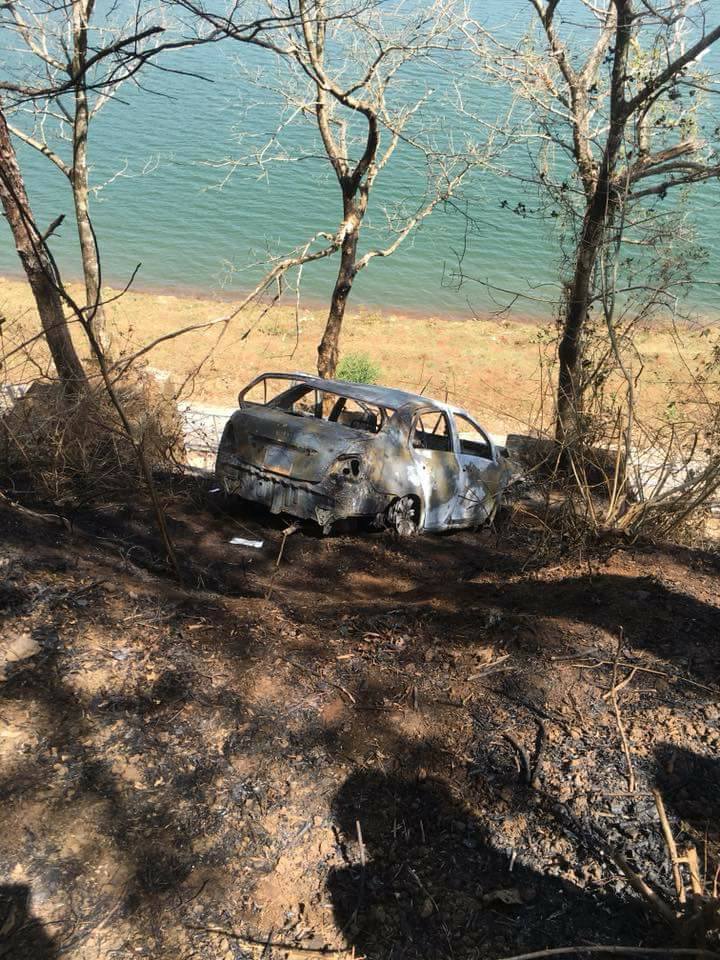 Ô tô 4 chỗ cháy