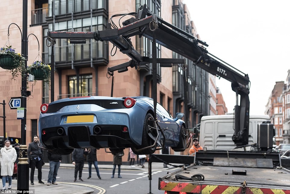 Ferrari 458 Speciale Aperta bị tịch thu