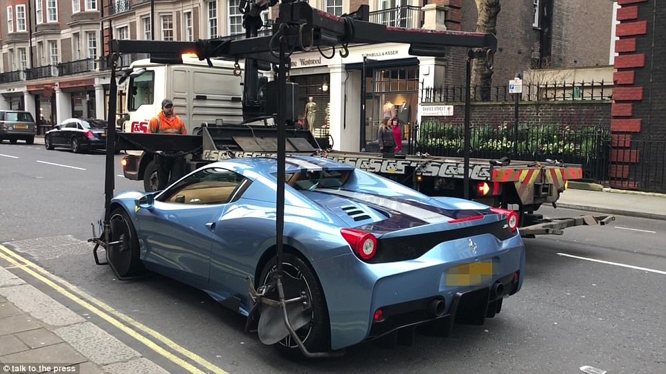 Ferrari 458 Speciale Aperta bị tịch thu