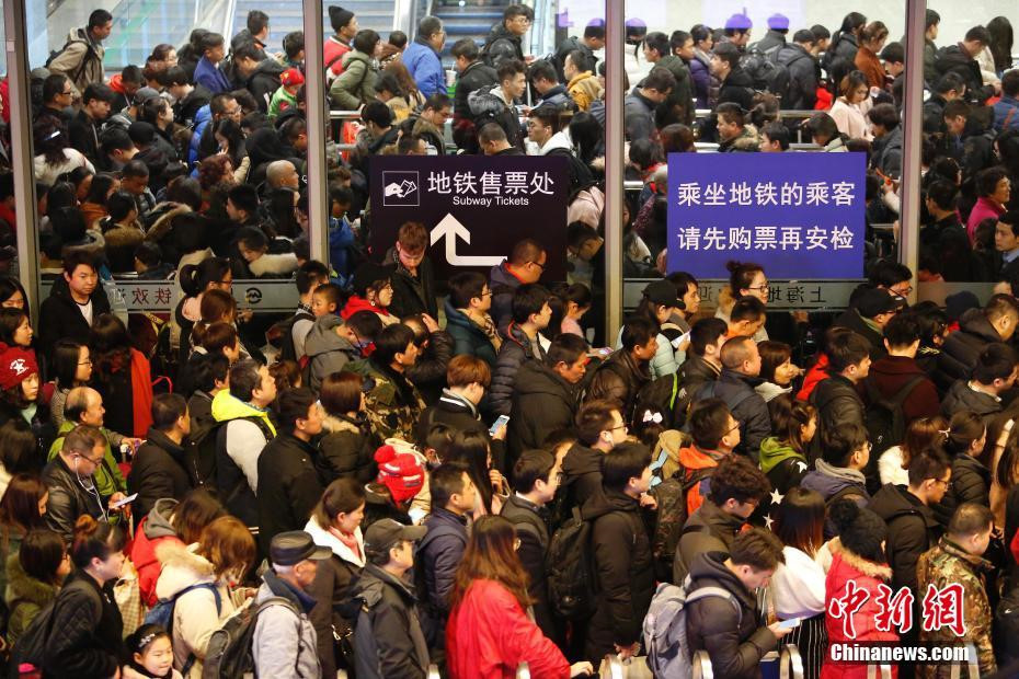 Hãi hùng với cảnh kẹt xe, chờ phà trong 4 ngày ở Trung Quốc sau Tết Hãi hùng với cảnh kẹt xe, chờ phà trong 4 ngày ở Trung Quốc sau Tết