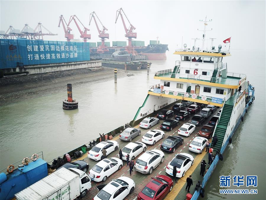 Hãi hùng với cảnh kẹt xe, chờ phà trong 4 ngày ở Trung Quốc sau Tết Hãi hùng với cảnh kẹt xe, chờ phà trong 4 ngày ở Trung Quốc sau Tết