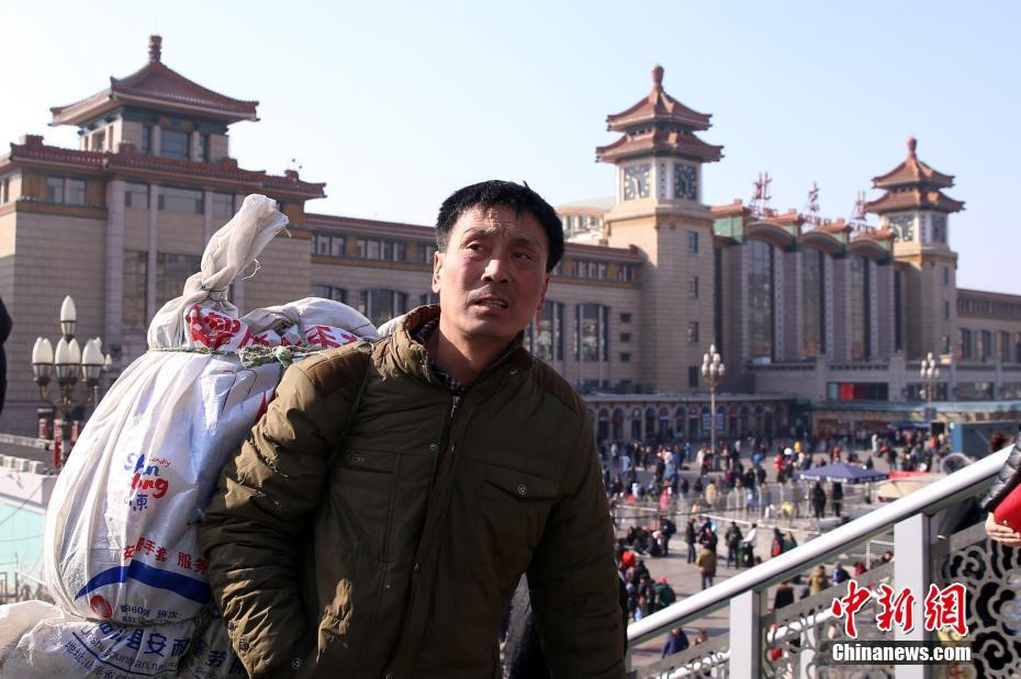 Hãi hùng với cảnh kẹt xe, chờ phà trong 4 ngày ở Trung Quốc sau Tết Hãi hùng với cảnh kẹt xe, chờ phà trong 4 ngày ở Trung Quốc sau Tết