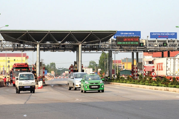 Dán tem thu giá tự động cho tất cả xe ô tô trên cả nước