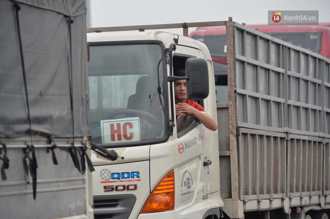 Hà Nội: Vành đai 3 kẹt xe kinh hoàng trong giờ cao điểm sau sự cố tai nạn của xe container Hà Nội: Vành đai 3 kẹt xe kinh hoàng trong giờ cao điểm sau sự cố tai nạn của xe container