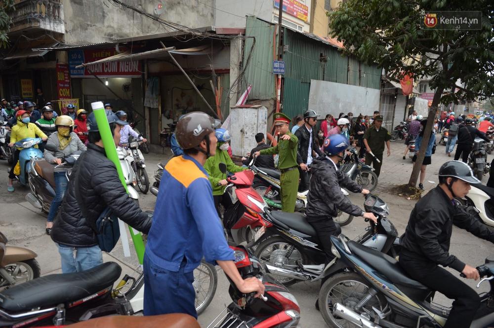 Hà Nội: Vành đai 3 kẹt xe kinh hoàng trong giờ cao điểm sau sự cố tai nạn của xe container Hà Nội: Vành đai 3 kẹt xe kinh hoàng trong giờ cao điểm sau sự cố tai nạn của xe container