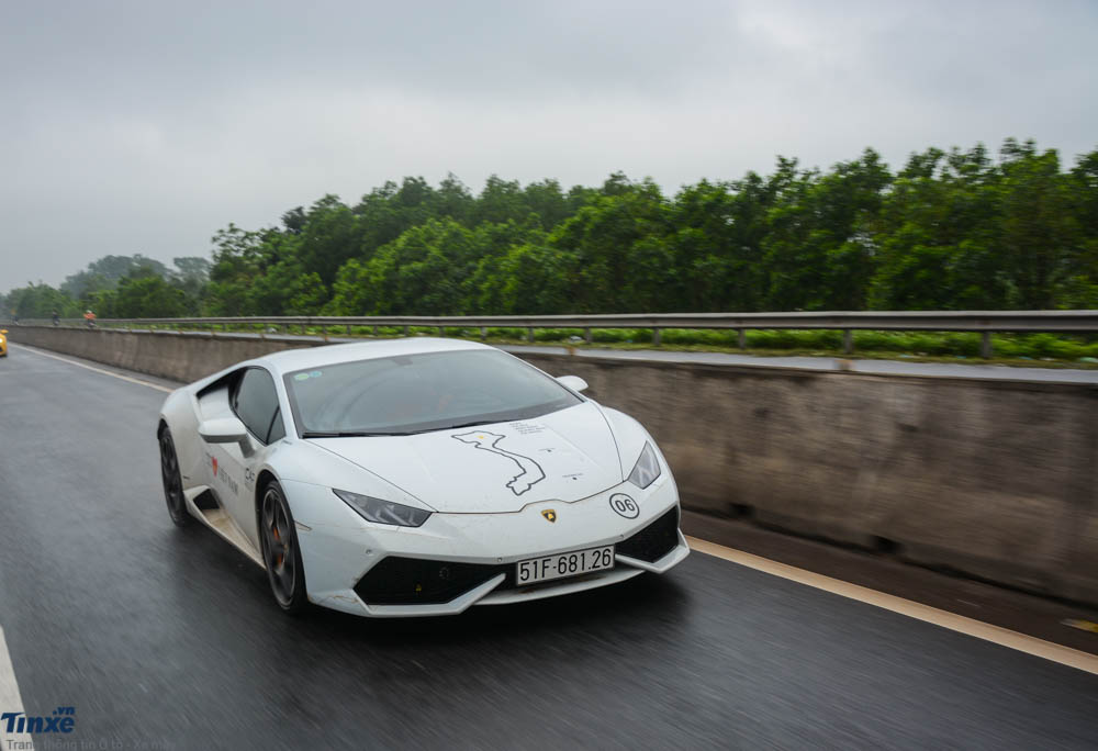 Chiếc Lamborghini Huracan LP610-4 trên hành trình từ Quảng Bình về Đà Nẵng