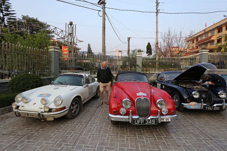 Jaguar XK150 và Porsche 911 đời 1978