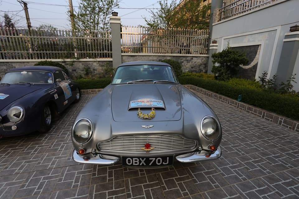 Aston Martin DB6 MK2