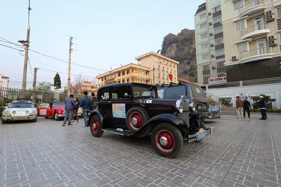 Đoàn xe cổ của người nước ngoài