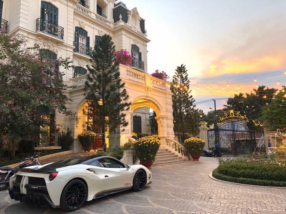 Ferrari 488 GTB độ body kit Misha 