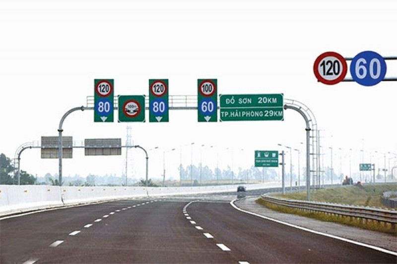 10 lỗi thường gặp khi lái xe trên cao tốc 10 lỗi thường gặp khi lái xe trên cao tốc