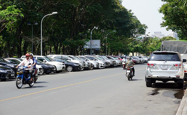 TPHCM: Sẽ không thu phí đỗ xe ô tô qua đêm