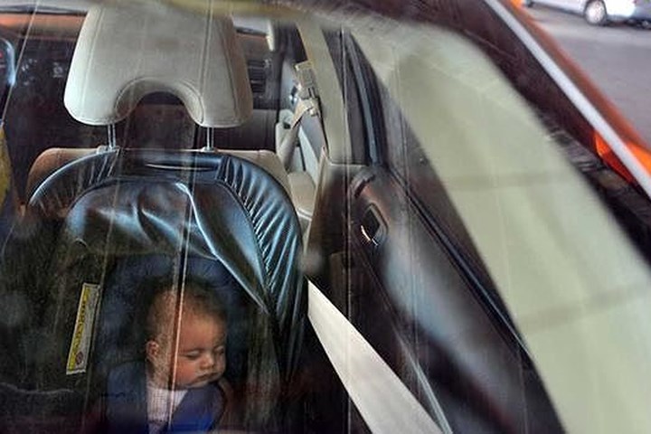 Thêm một trẻ nhỏ tử vong trong xe hơi do bị mẹ bỏ quên Thêm một trẻ nhỏ tử vong trong xe hơi do bị mẹ bỏ quên
