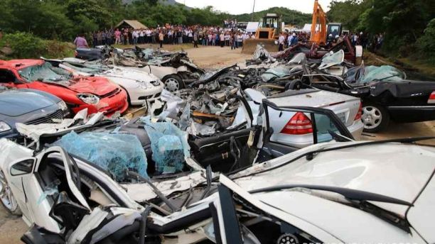 Xe nhập lậu bị nghiền nát ở Philippines Xe nhập lậu bị nghiền nát ở Philippines