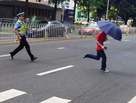 Trung Quốc: Cách xử phạt với đối tượng “ít bị áp dụng mức phạt giao thông”