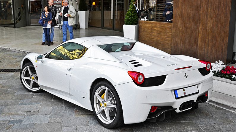 Ferrari 458 Spider bị nghiền nát