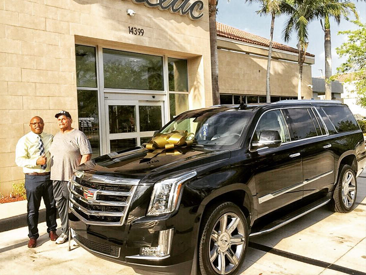 The Rock mua xe tặng người thân The Rock mua xe tặng người thân