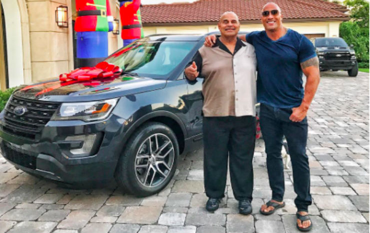 The Rock mua xe tặng người thân The Rock mua xe tặng người thân