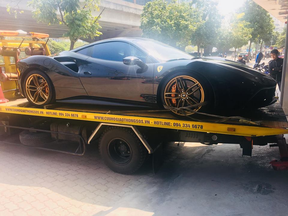 Ferrari 488 GTB màu đen 